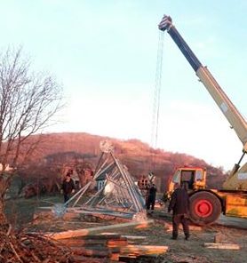 FOTO PRIČA: POSTAVLJANJE STUBA ZA BAZNU STANICU NA TRPEŠKOM BRDU