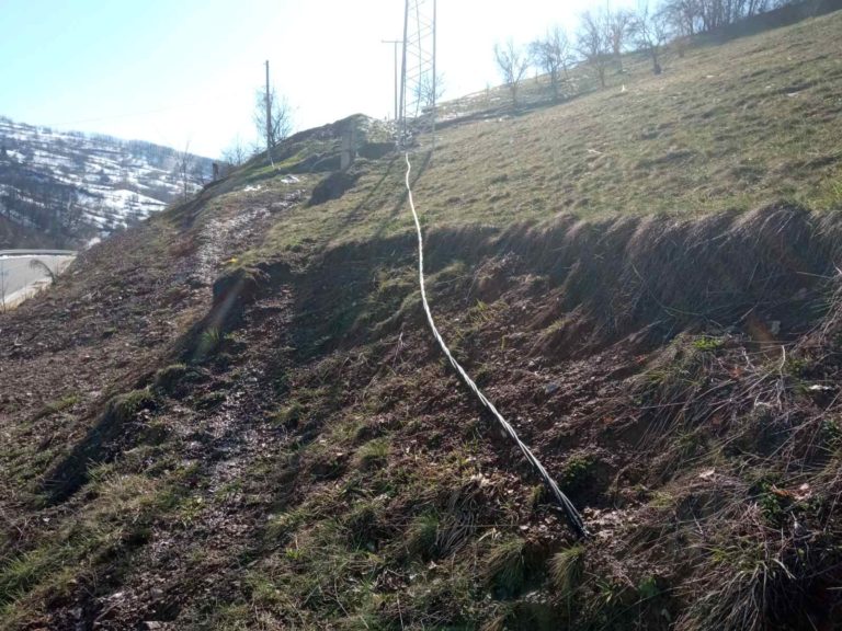 Reagovanje mještana Plandišta: Tri dana CEDIS ne može da spoji žicu od 30 metara.