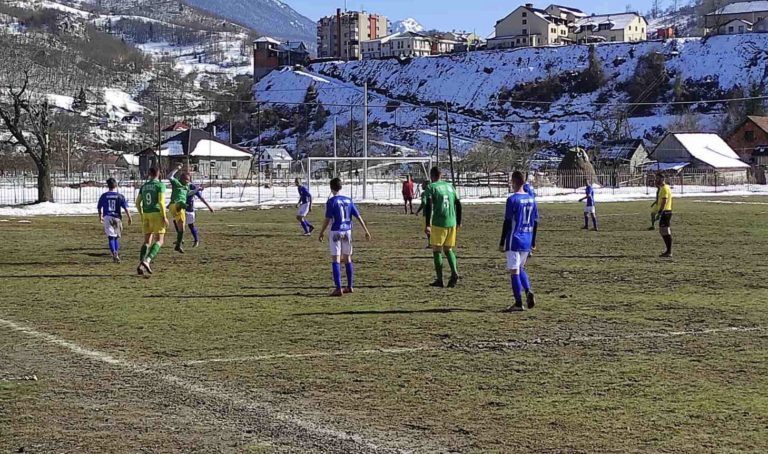 PETNJIČANI NAPUNILI MREŽU FK KOMOVA