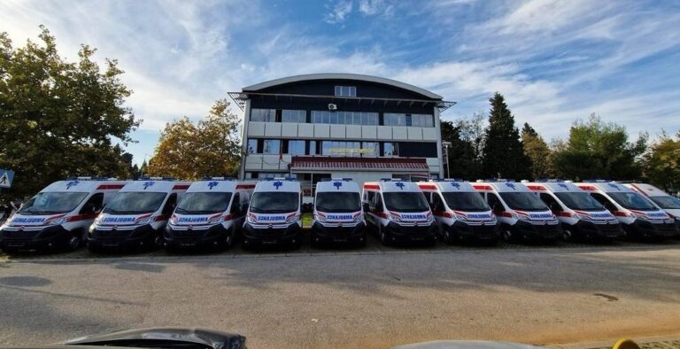 PETNJIČKA ZDRAVSTVENA USTANOVA DOBILA NOVO SANITETSKO VOZILO