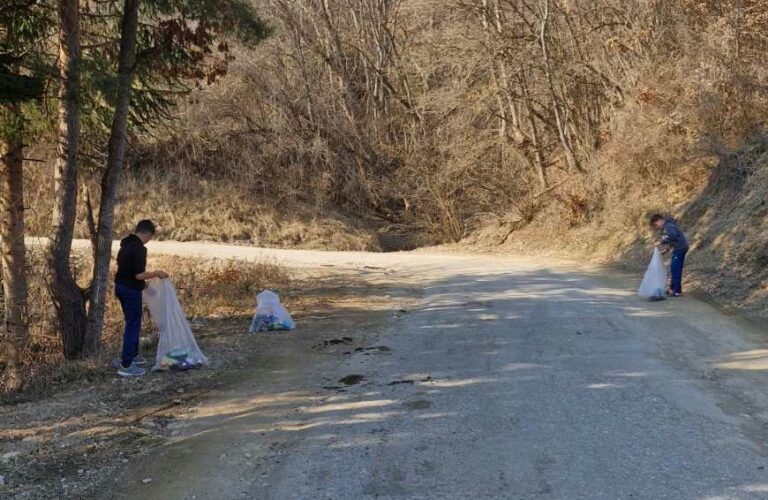 Tradicionalno čišćenje smeća od Agovske rijeke do magistrale u Rijekama (FOTO)